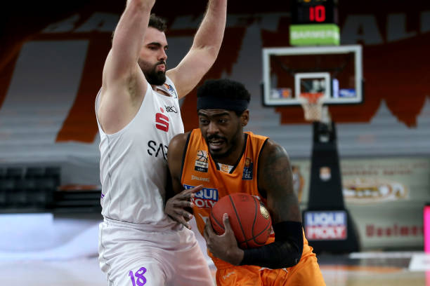 他依旧是无 他依旧是无